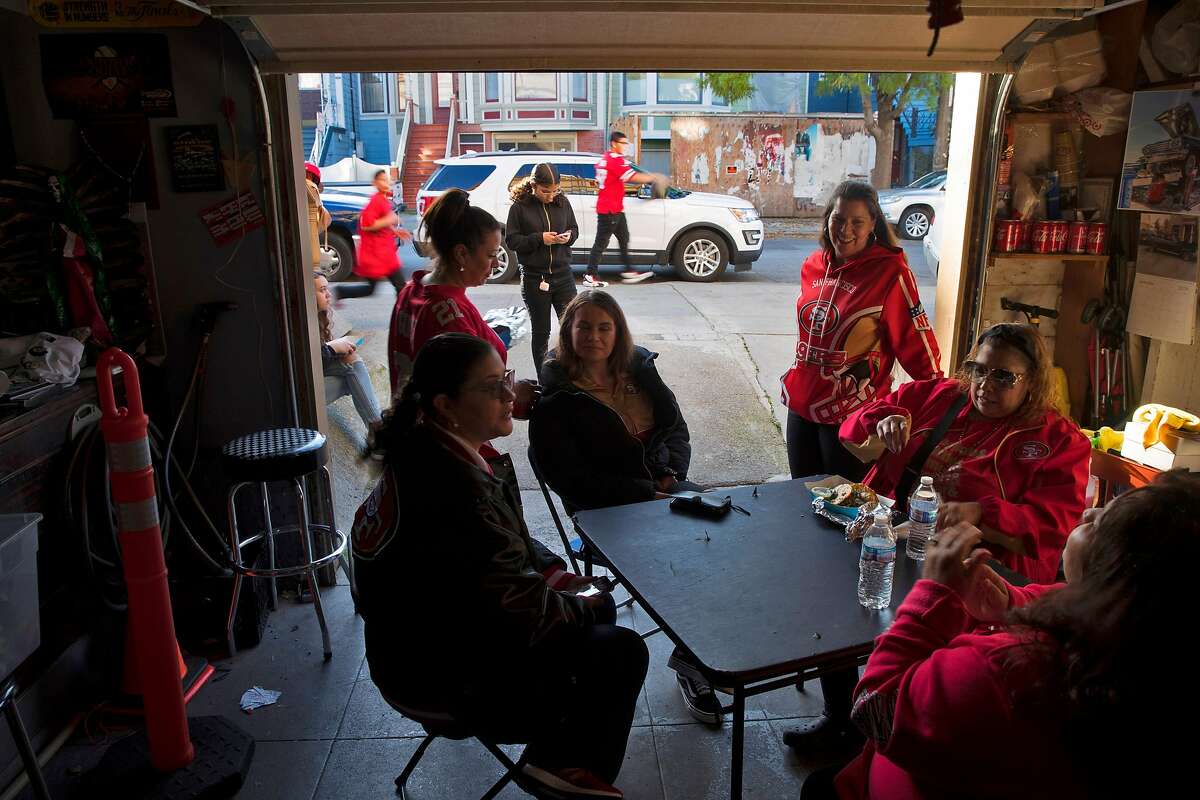 Living among the 49ers faithful on one short block of the Mission