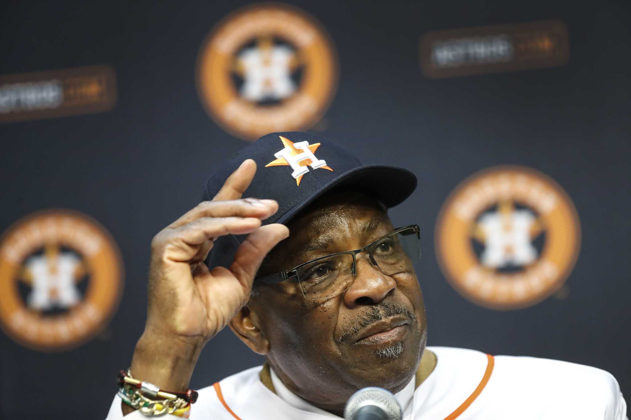 Astros introduce Dusty Baker as new manager