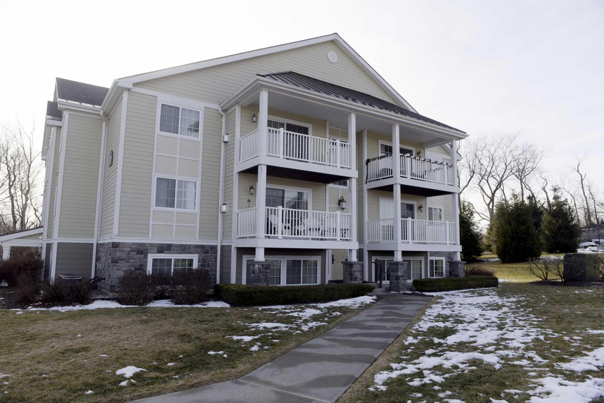 3 stabbed at Brunswick apartment complex