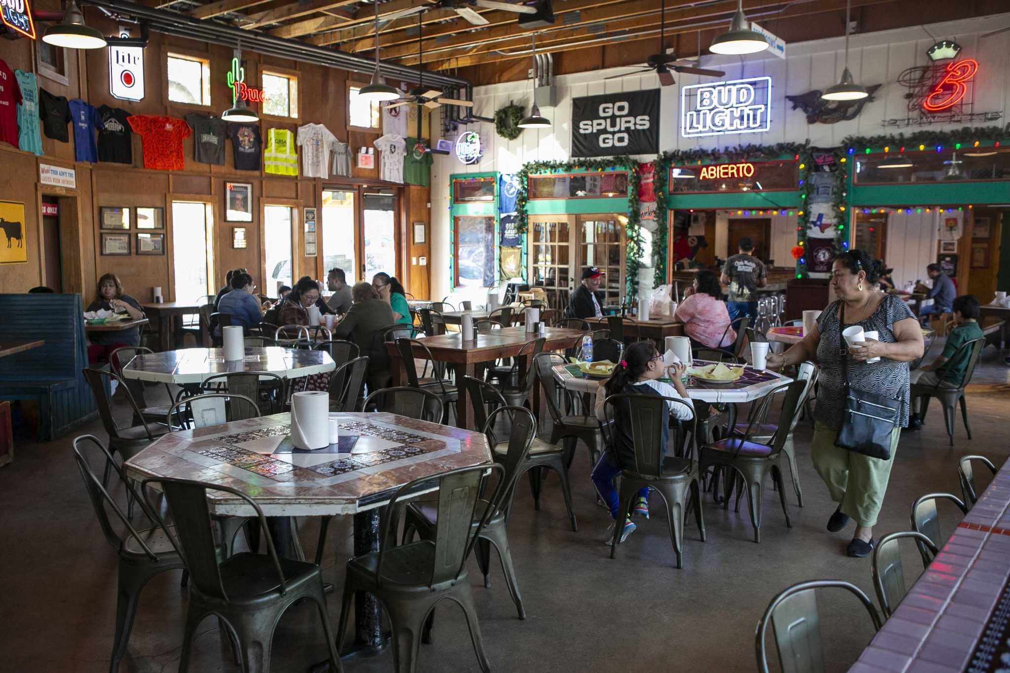 San Antonio Burger Restaurant Icon Chris Madrids Had A Total Renovation To Look The Same Expressnews Com