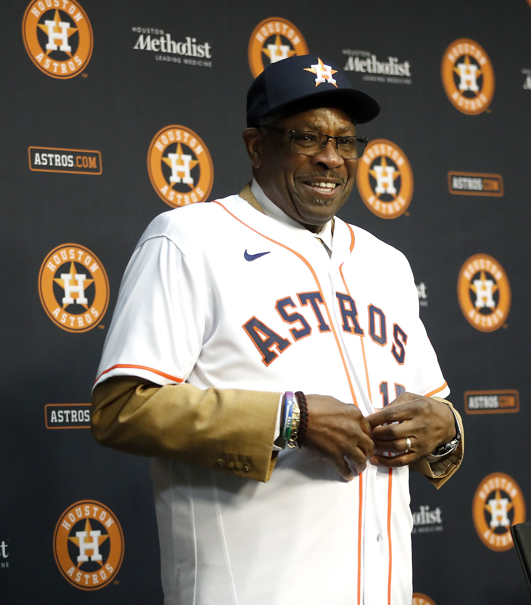 Dusty Baker takes over scandal-marred Astros, says it's his 'last hurrah' -  ESPN