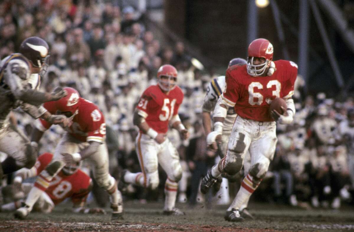 NEW ORLEANS, LA - JANUARY 11, 1970: Linebacker Willie Lanier #63 of the Kansas City Chiefs runs with the ball during the fourth quarter of Super Bowl IV on January 11, 1960 against the Minnesota Vikings at Tulane Stadium in New Orleans, Lousiana. (Photo by Tony Tomsic/Getty Images)