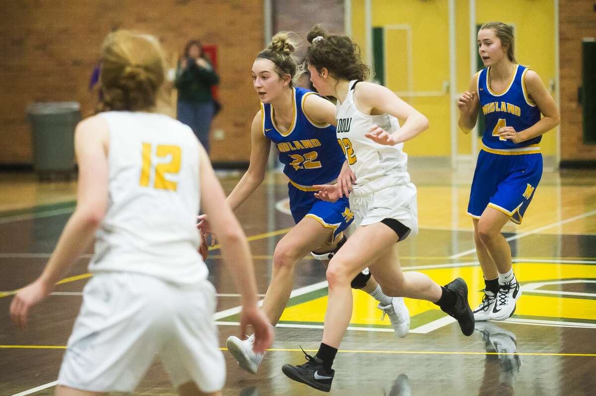 Midland's Anna Tuck dribbles down the court during a game against Dow Friday, Jan. 31, 2020 at H. H. Dow High School. (Katy Kildee/kkildee@mdn.net)