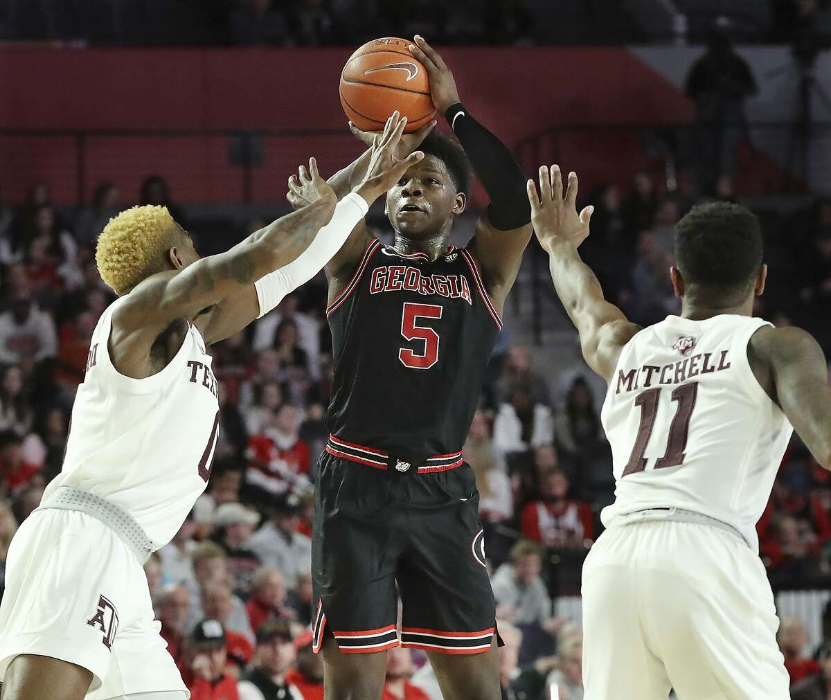 Georgia guard Anthony Edwards shoots over a double team by Texas A&M defenders Jay Jay Chandler, left, and Wendell Mitchell (11) during the first half of an NCAA college basketball game, Saturday, Feb. 1, 2020, in Athens. (Curtis Compton/Atlanta Journal-Constitution via AP)