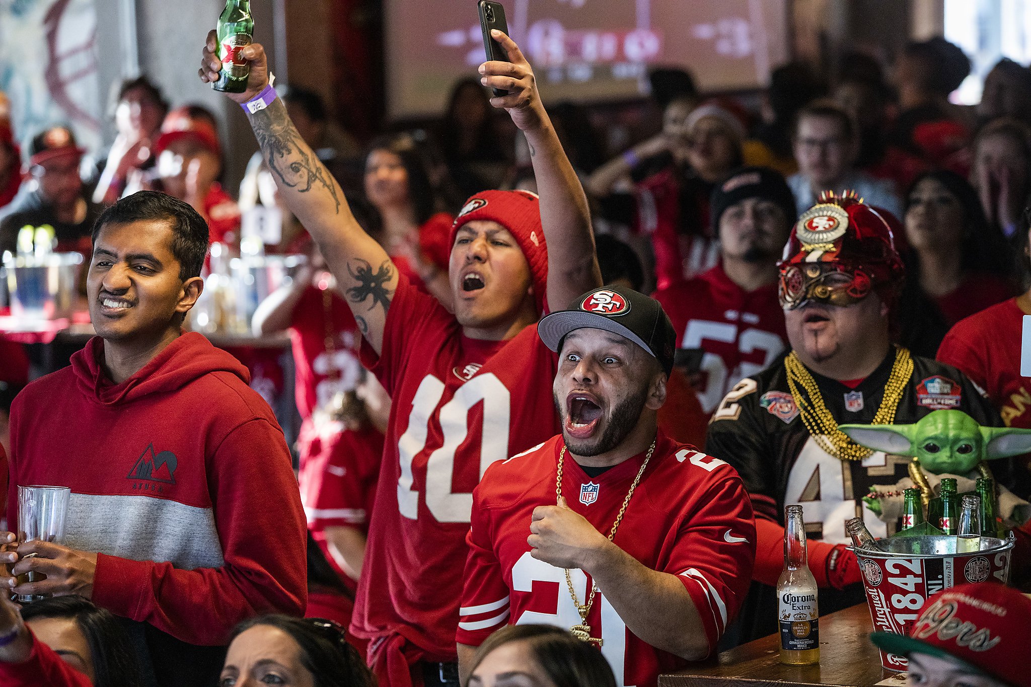 Dempsey sandsynligt Michelangelo 49ers fan meetup in LA pokes fun at Rams with giveaway