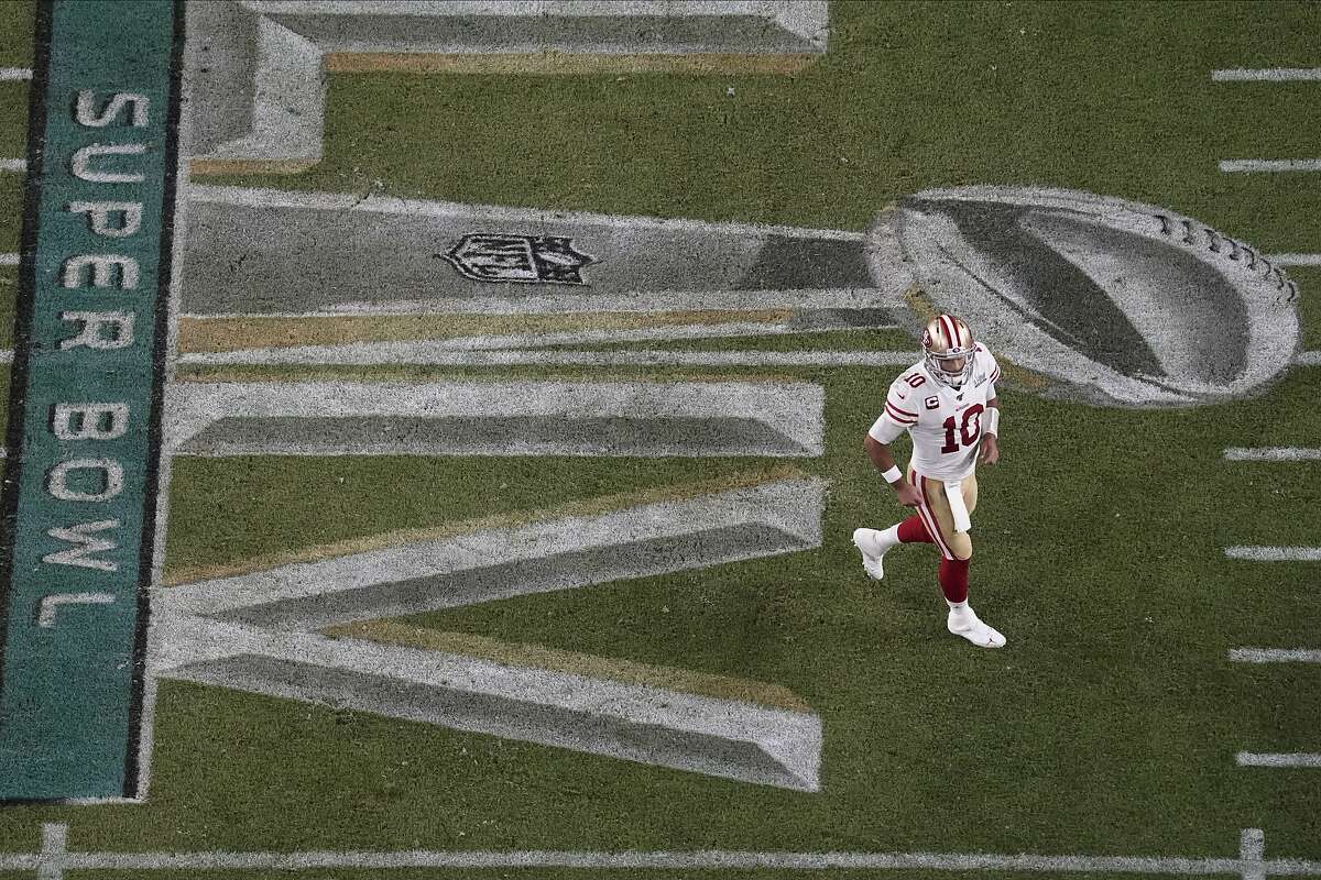 Miami Gardens, Florida, USA. 2nd Feb, 2020. San Francisco 49ers fans watch  the pregame warmup os the San Francisco 49ers vs Kansas City Chiefs in NFL Super  Bowl LIV at Hard Rock