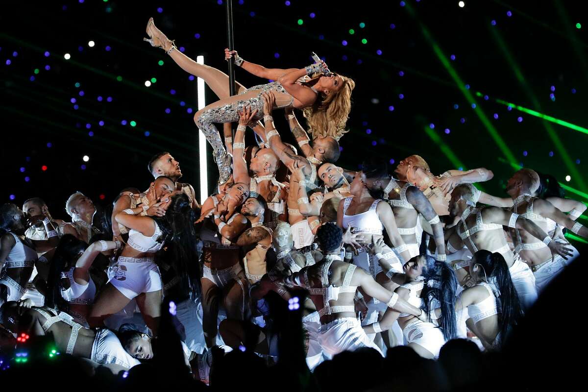 Shakira and Jennifer Lopez's fiery song, dance at Super ...