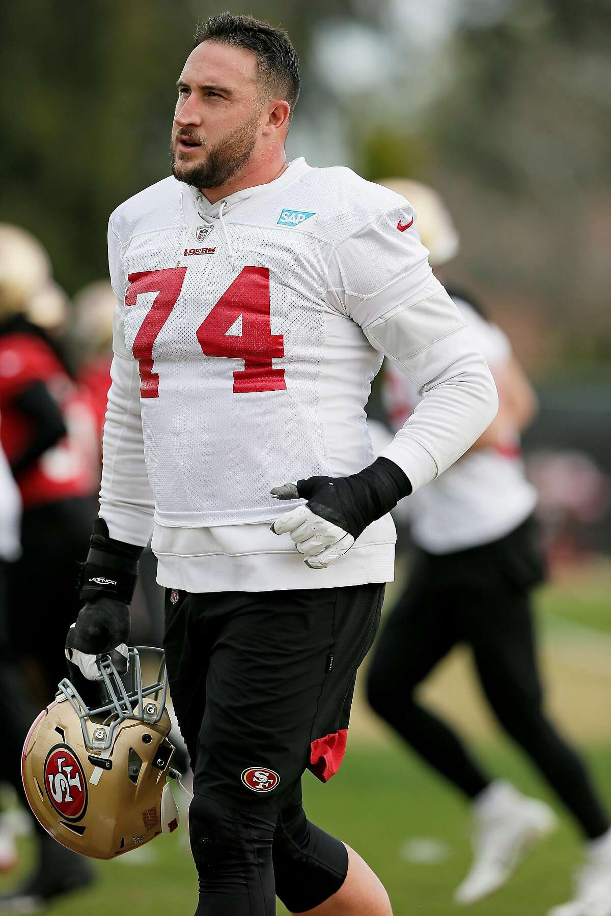 Joe Staley injury: 49ers OT returns to Super Bowl 2020 after hand injury -  DraftKings Network