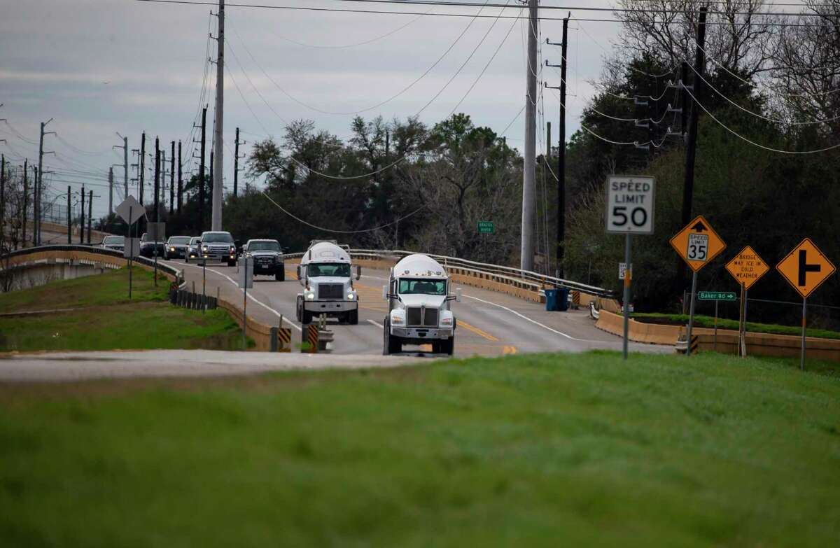 Traffic moves along FM 723 north of the Brazos River on Jan. 29, 2020, in Rosenberg. The Texas Department of Transportation is working on plans to elevate FM 723 north of the river an additional five feet as part of a widening project.