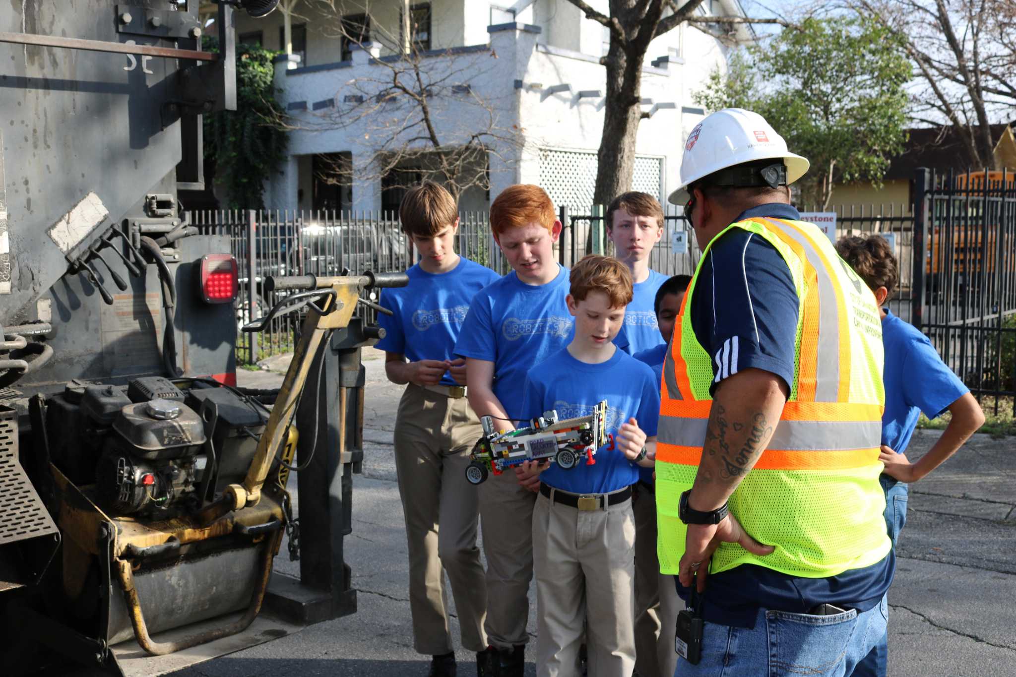 To design a pothole-patching robot, San Antonio Academy team studied ...