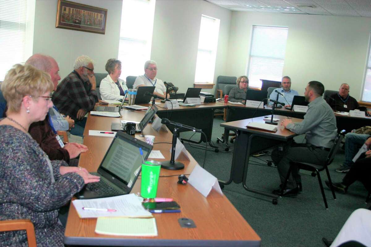 The Osceola County Board of Commissioners listens as Jay Moyer, Chairman of the group Osceola County for 2nd Amendment Sanctuary Status presents his resolution. (Herald Review Photo/Cathie Crew)