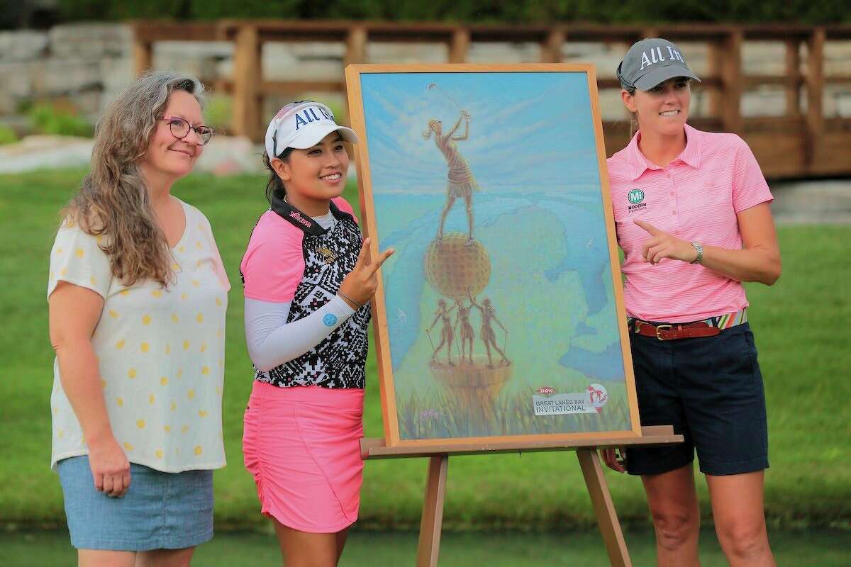 From left, Barbara Plezia, winner of the 2019 Dow GLBI Trophy Design Contest, poses with 2019 Dow GLBI Champions Jasmine Suwannapura and Cydney Clanton next to the 2019 winning trophy design at the Midland Country Club. Suwannapura and Clanton are back to defend their championship next week. (Photo provided)