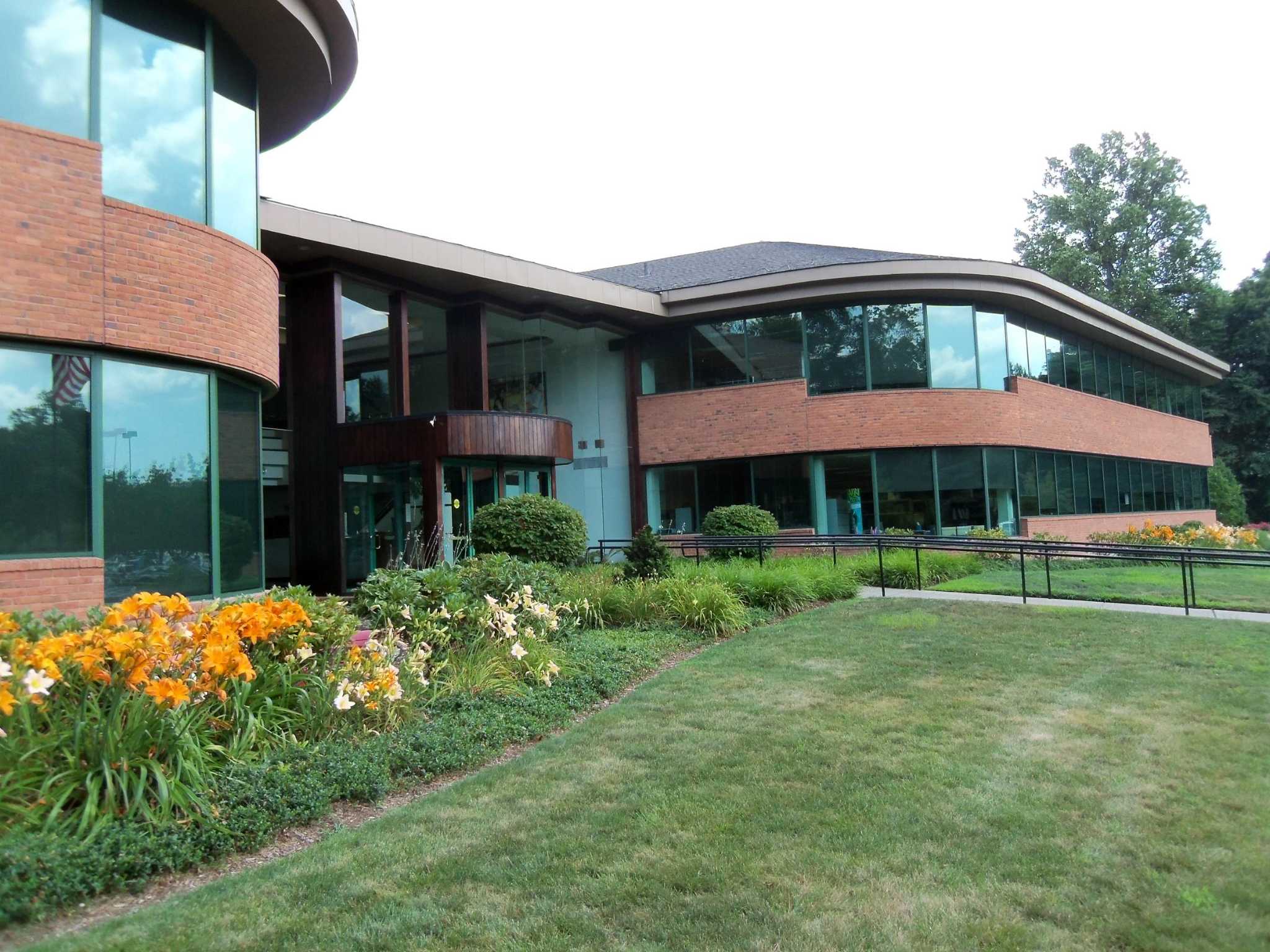 Subway cuts 300 jobs from Milford headquarters