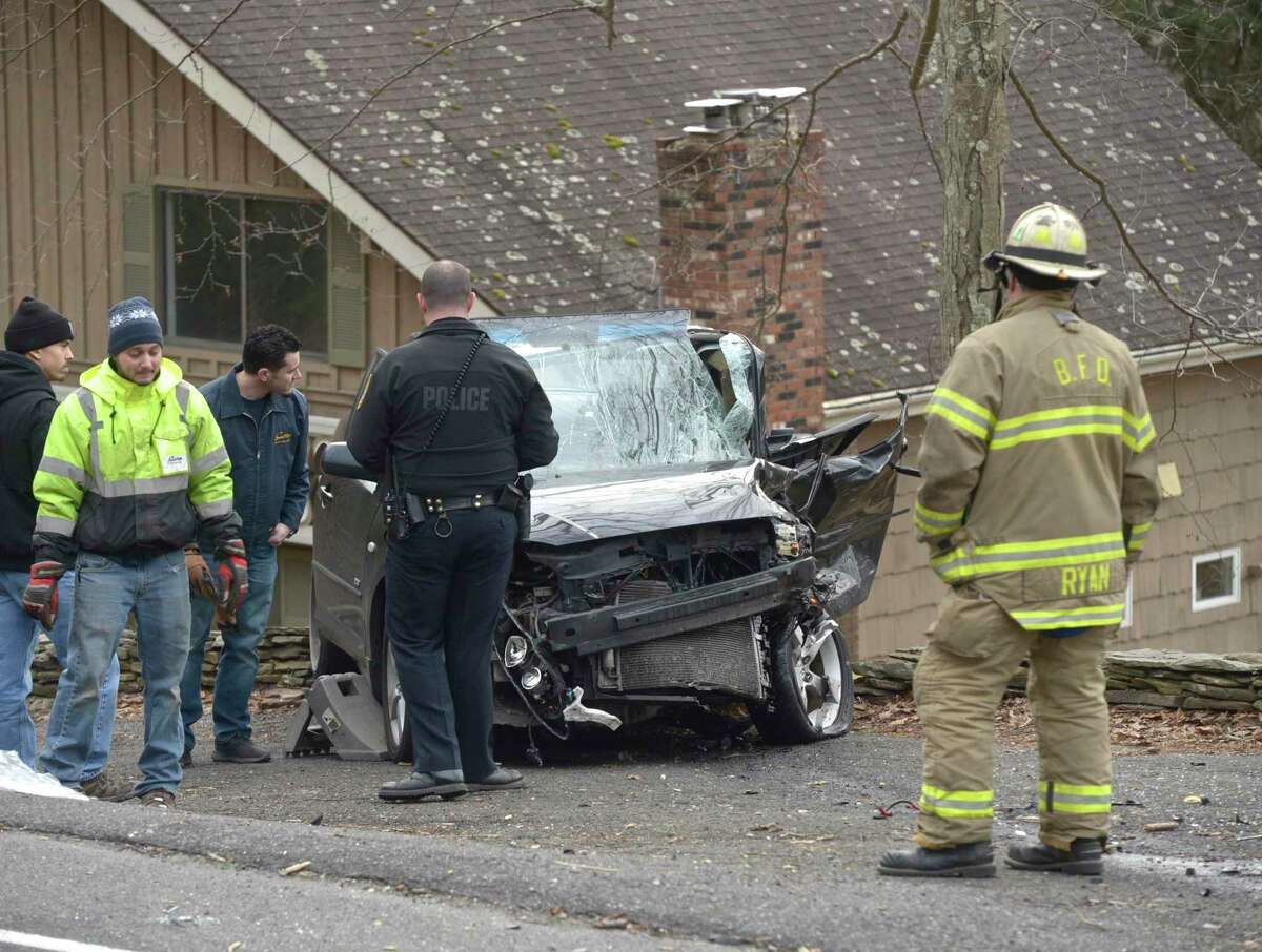 Three injured in Bethel crash
