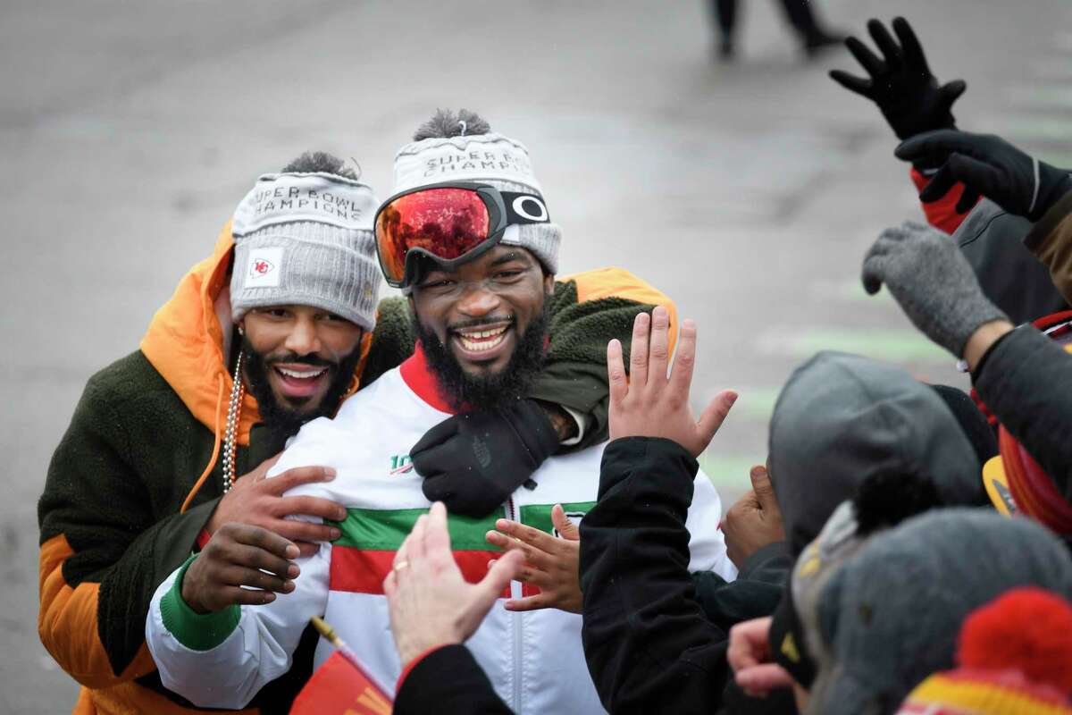 Thousands of Chiefs fans line Kansas City streets to celebrate