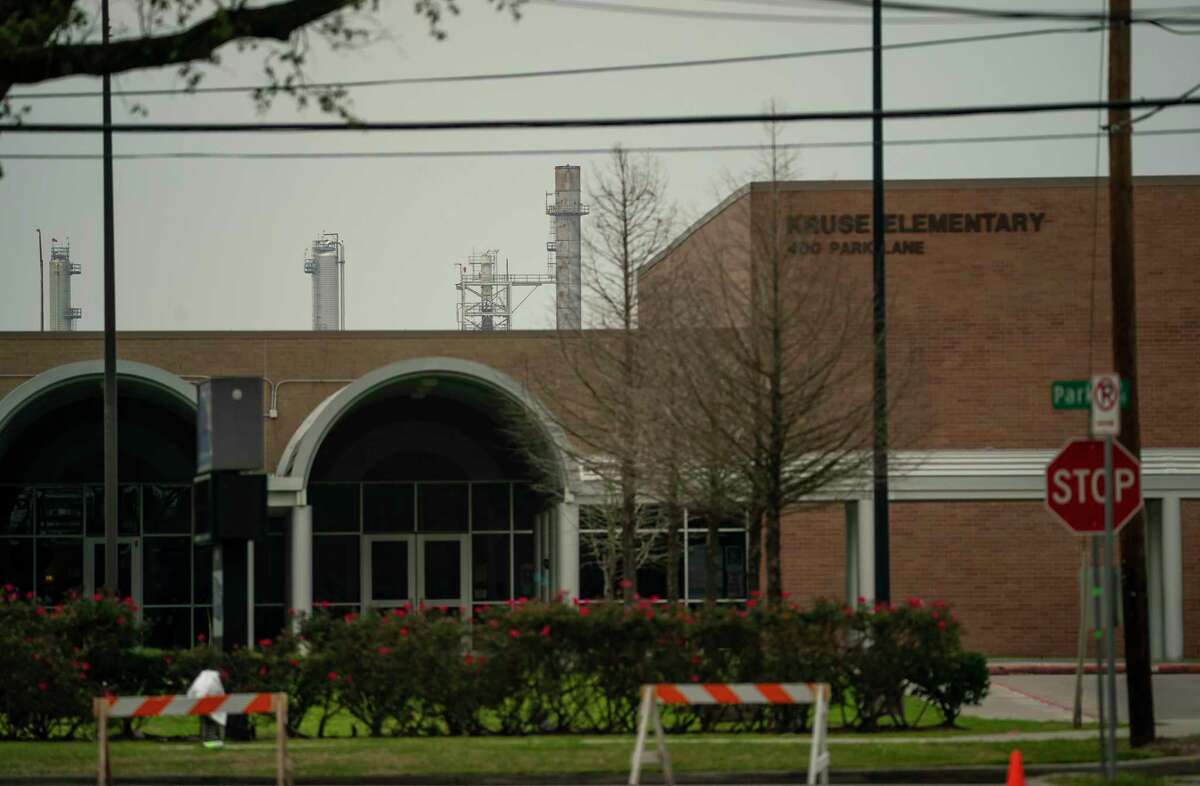 High levels of cancercausing benzene found near 6 Texas refineries