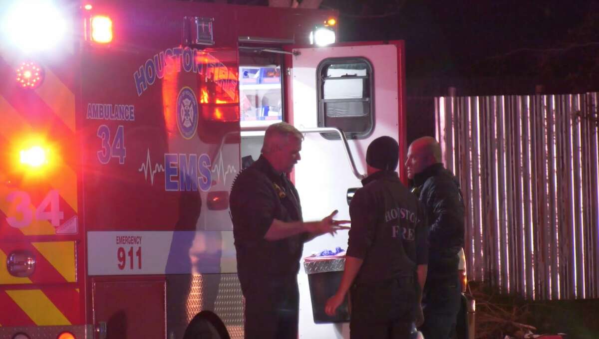 Man dead, woman critical after shooting at Houston motel