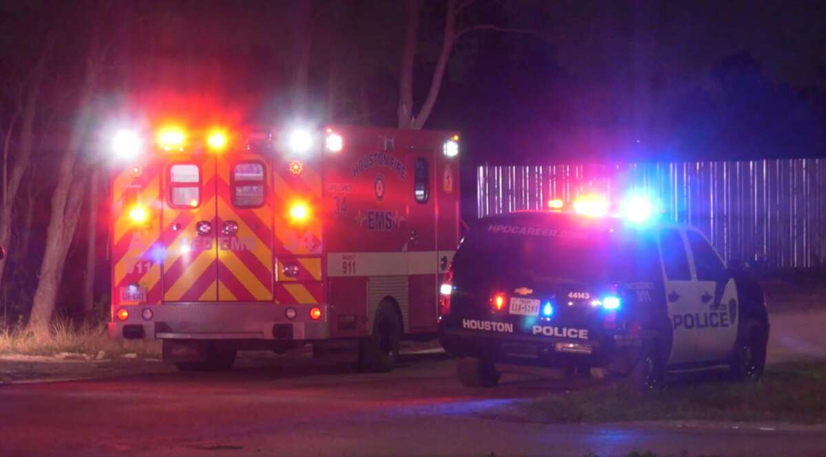 Man dead, woman critical after shooting at Houston motel