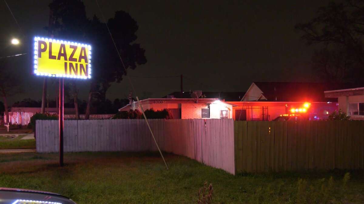 Man dead, woman critical after shooting at Houston motel