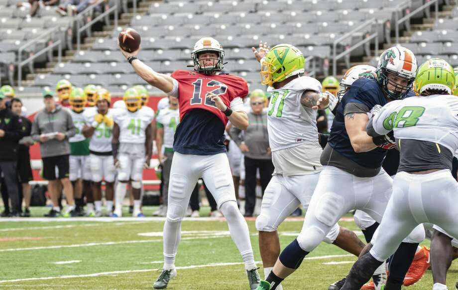 Seattle Dragons XFL quarterback Brandon Silvers throwing a ball during practice. Photo: Seattle Dragons