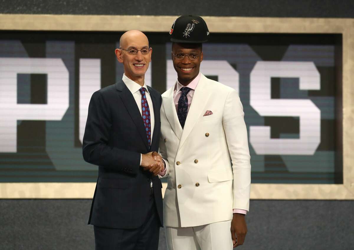 Father's influence led to Spurs' Lonnie Walker IV's passion for reading