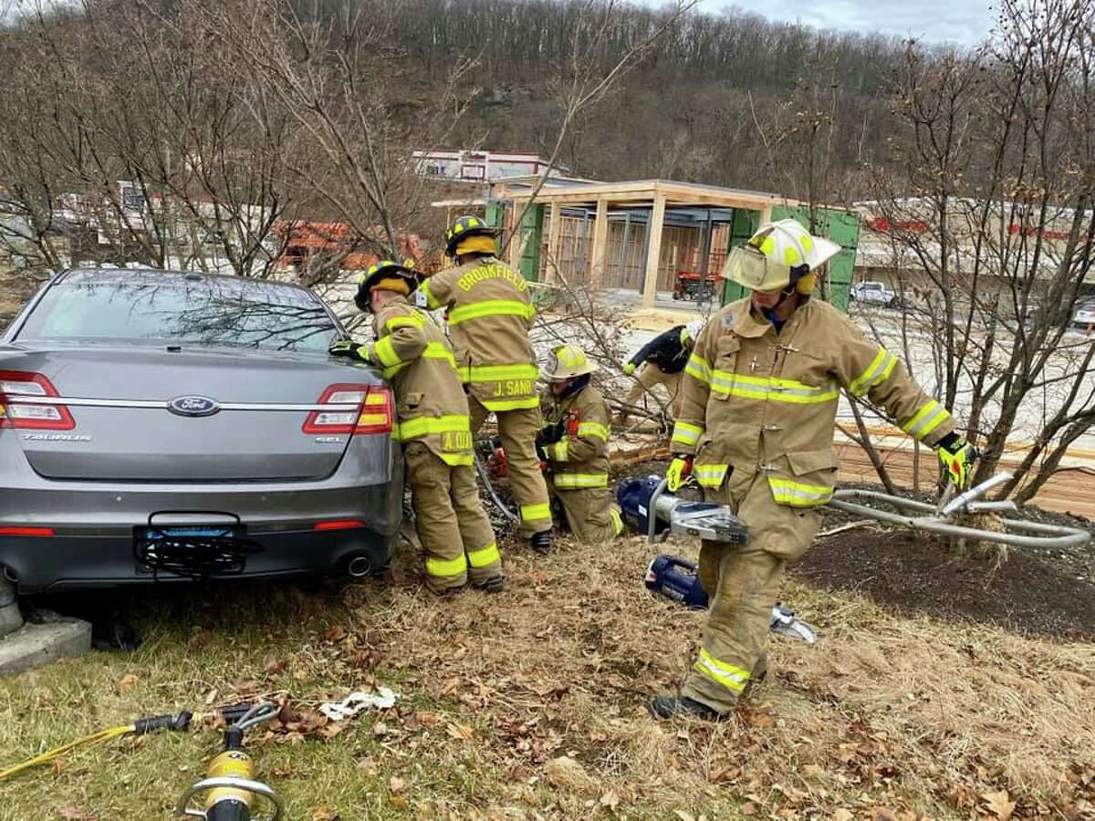 2 extricated after 4vehicle crash in Brookfield