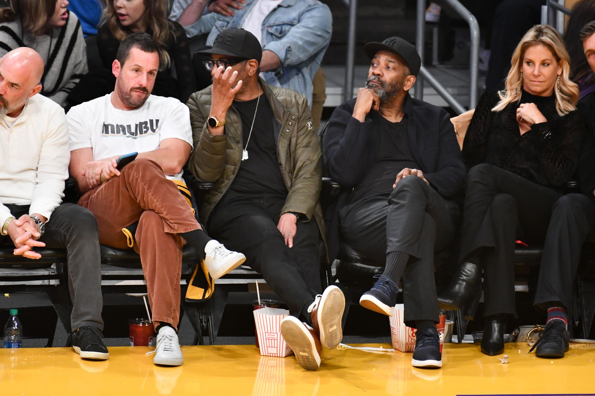 Celebrities take over courtside for Lakers-Knicks – Orange County