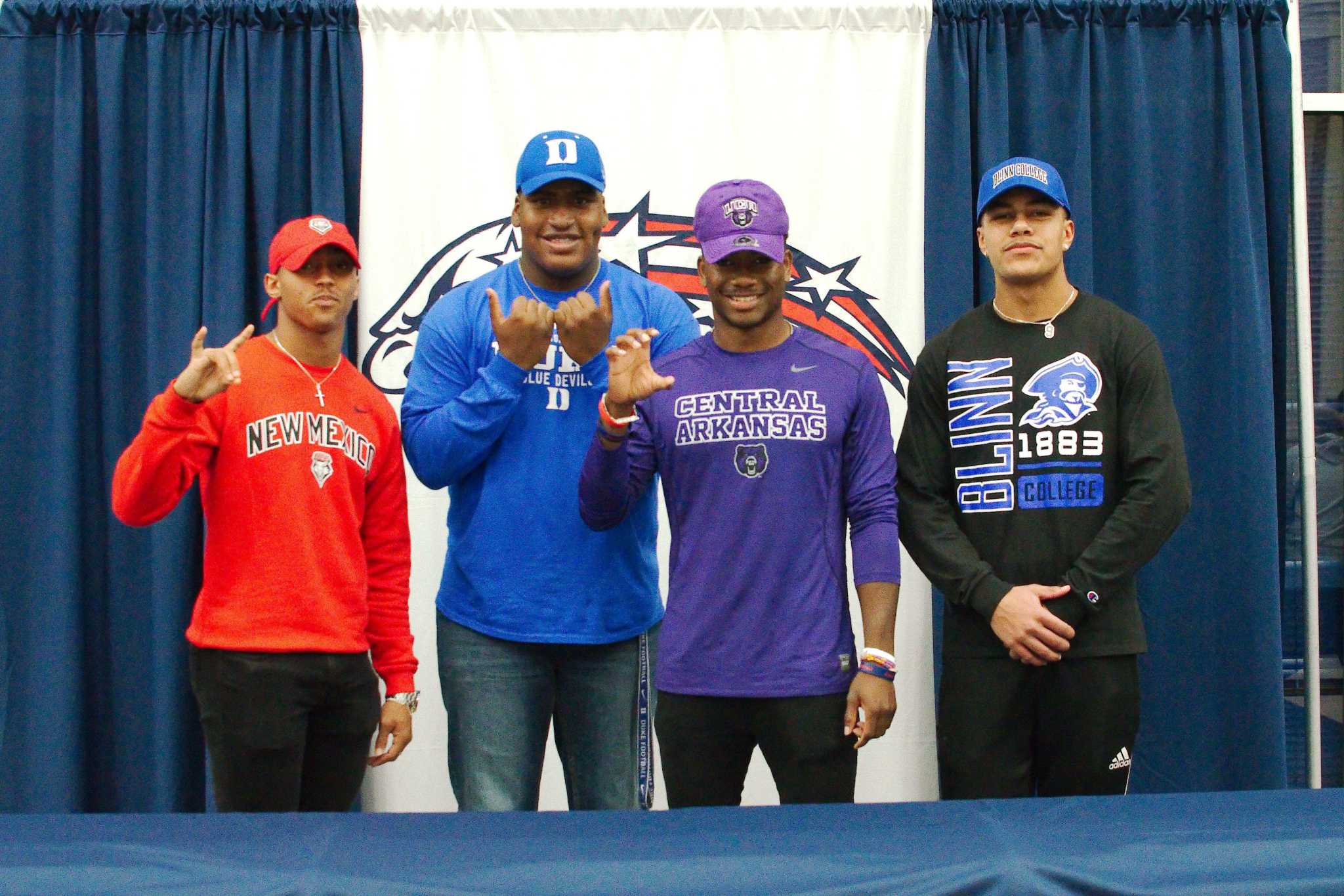 Football Dawson players sign letters of intent