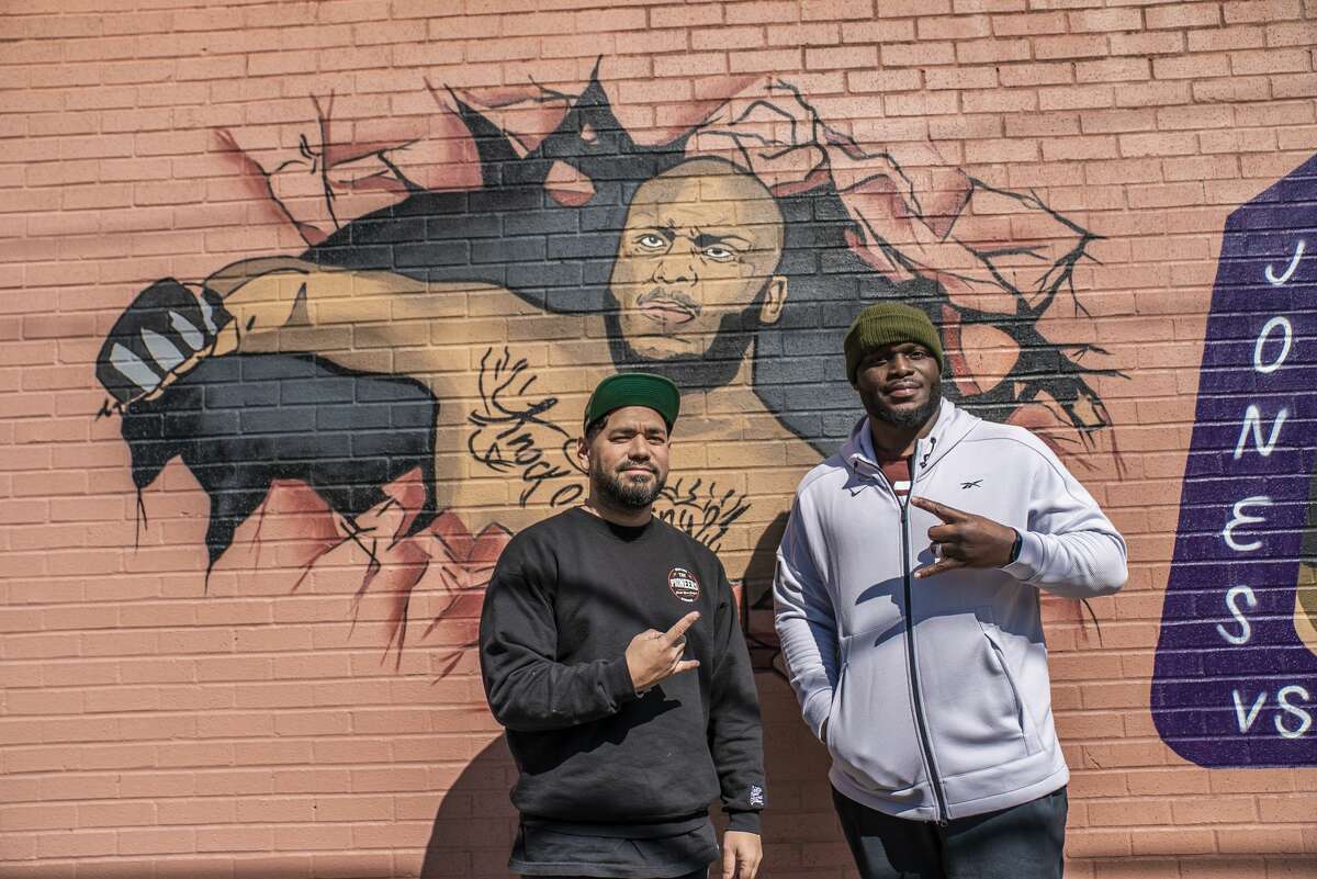 UFC's Derrick Lewis gets his own Houston mural