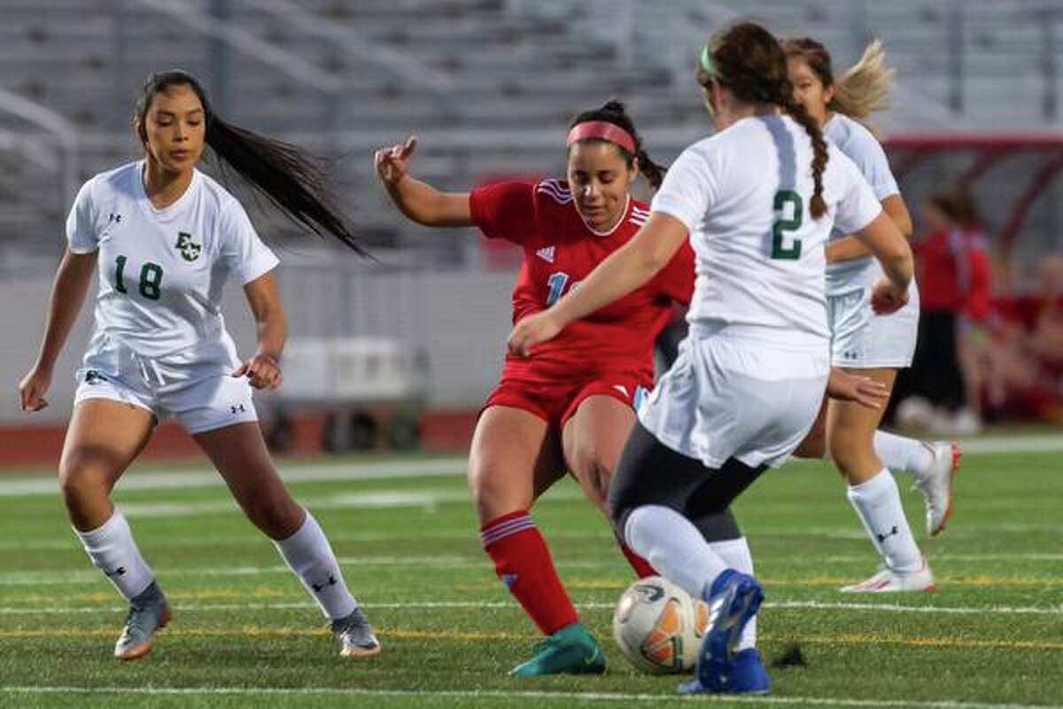 Lumberton Lady Raiders soccer remains undefeated in district