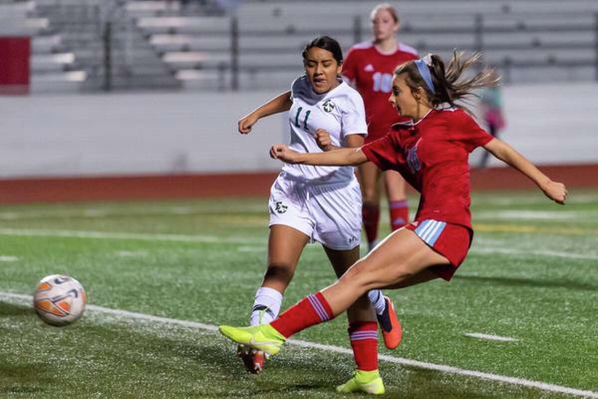 Lumberton Lady Raiders soccer remains undefeated in district
