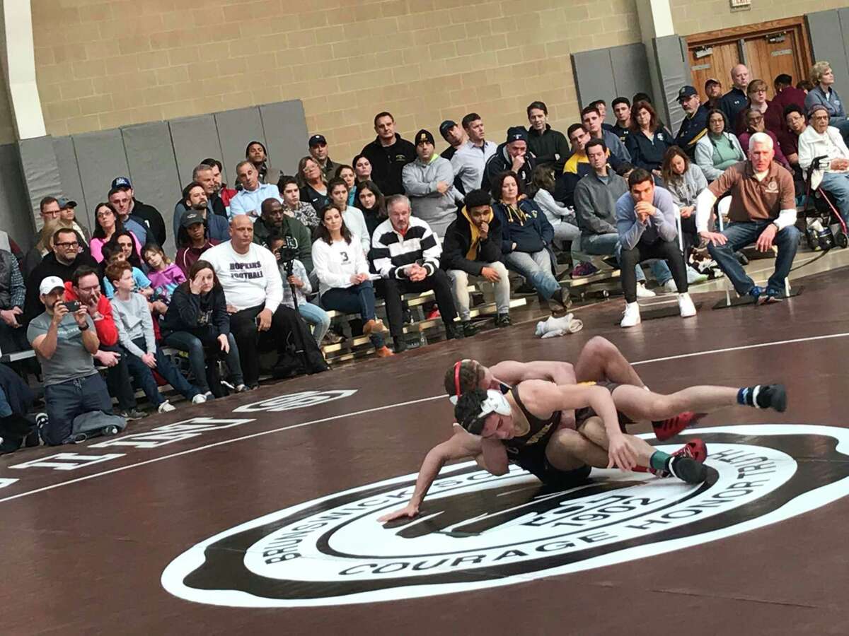 Greens Farms Academy wins Western New England wrestling tournament for