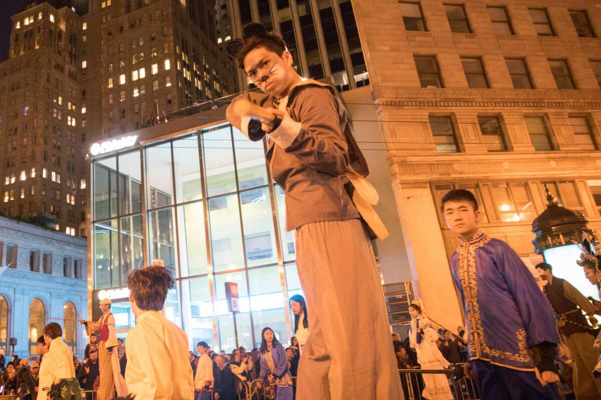 Fireworks, dragons usher in Chinese New Year Parade in SF