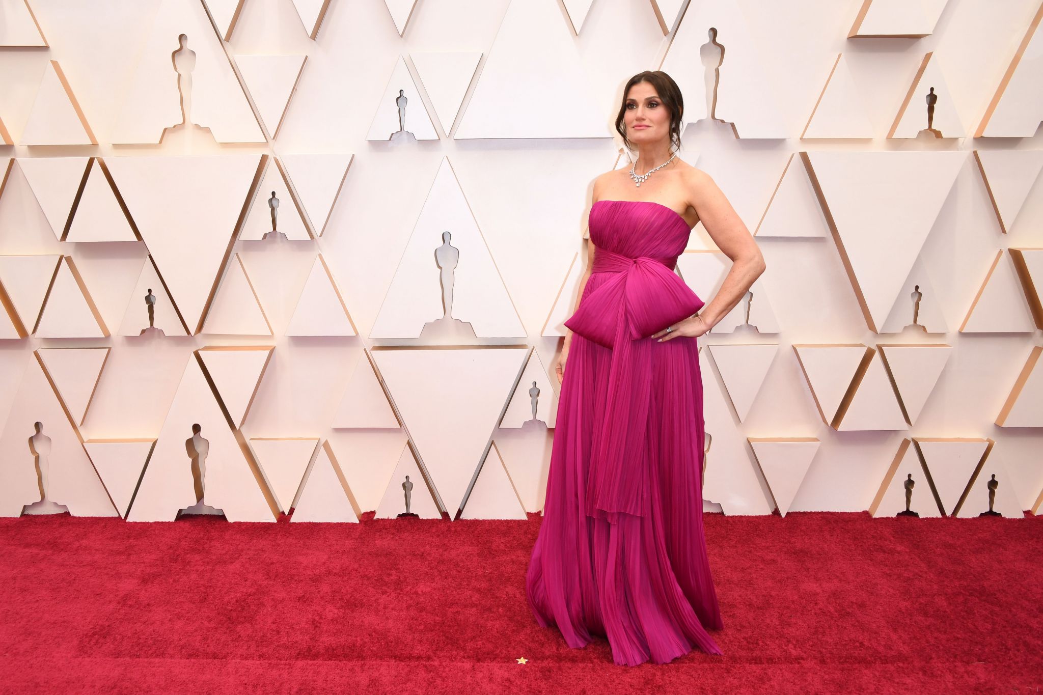 Pink on 2020 Oscars Red Carpet Worn by Idina Menzel, Julia Butters and Regina  King – The Hollywood Reporter