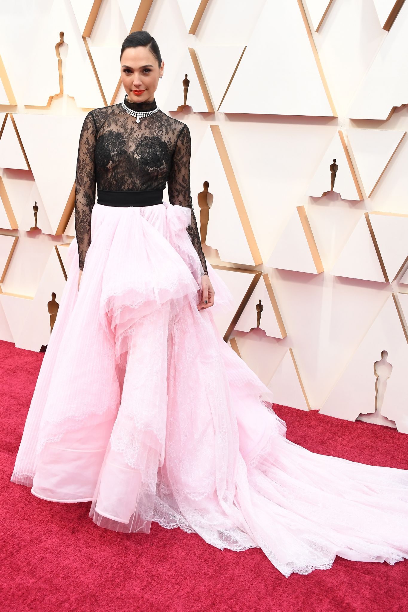 Pink on 2020 Oscars Red Carpet Worn by Idina Menzel, Julia Butters and Regina  King – The Hollywood Reporter