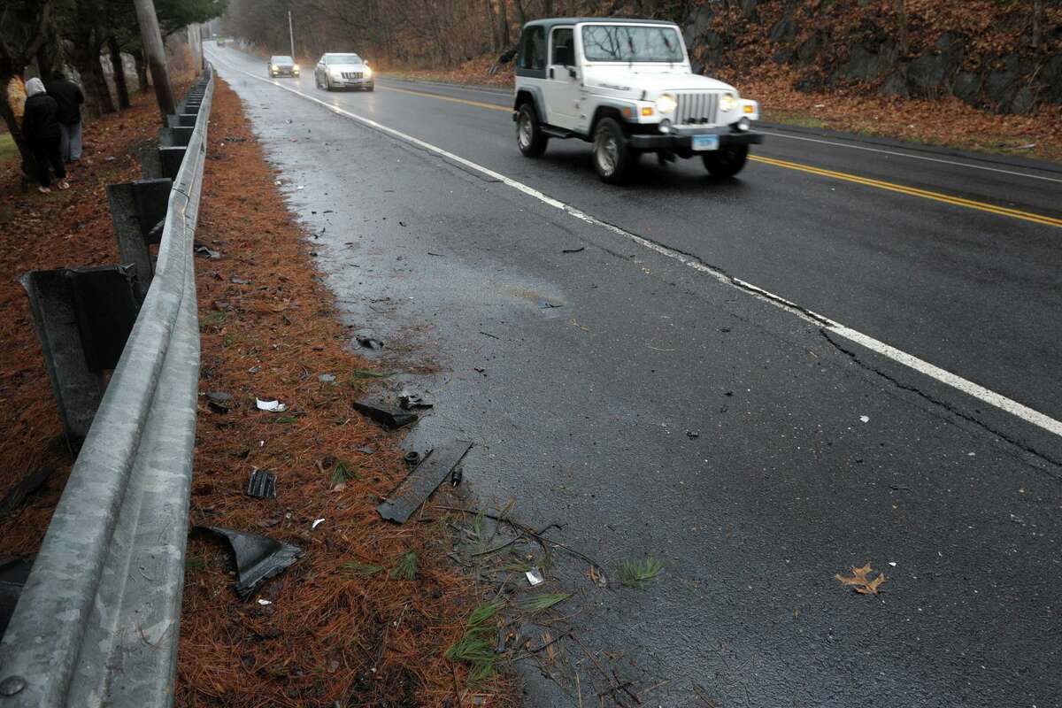 Two killed, 2 injured in Shelton crash on River Road