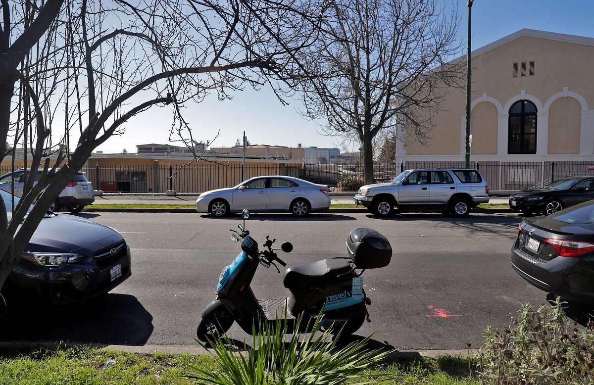 Oakland’s mopeds are here — and boy are they being noticed