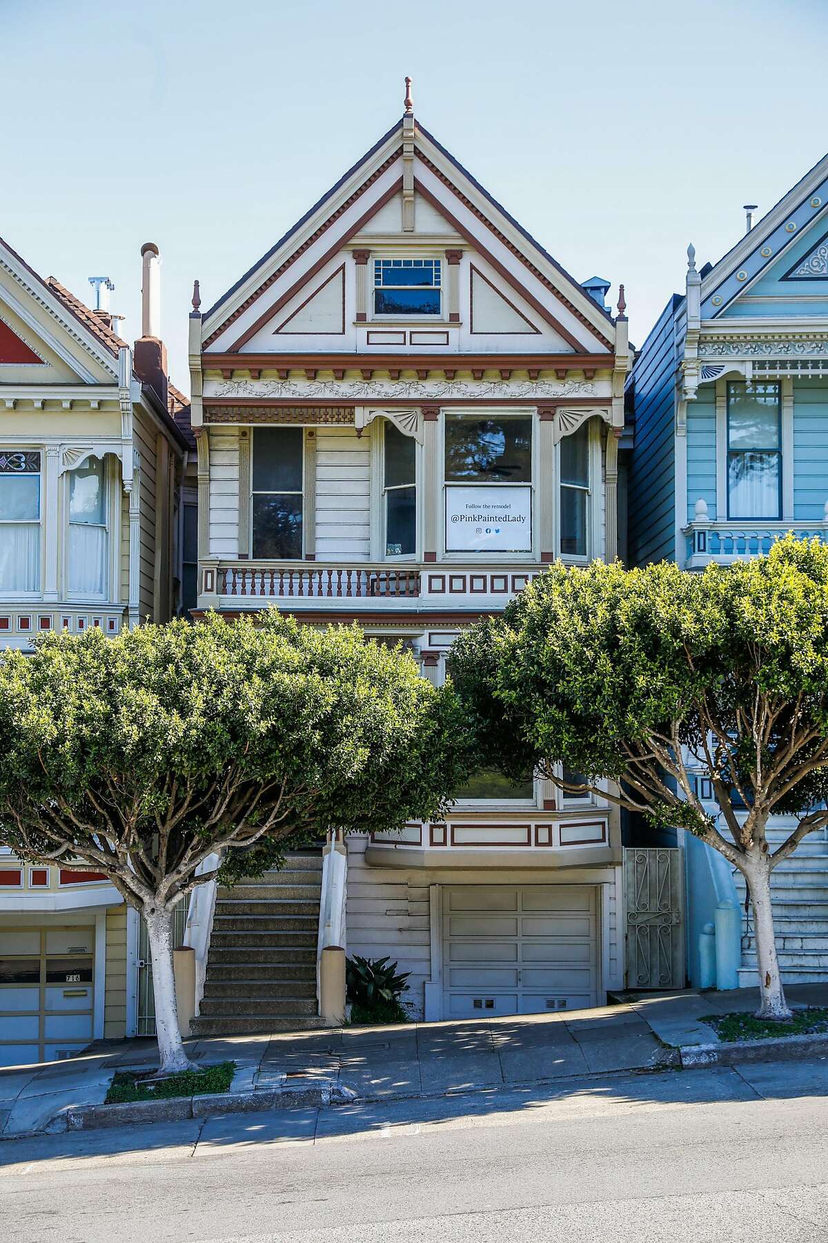 The Pink Painted Lady (center) in San Francisco, California.