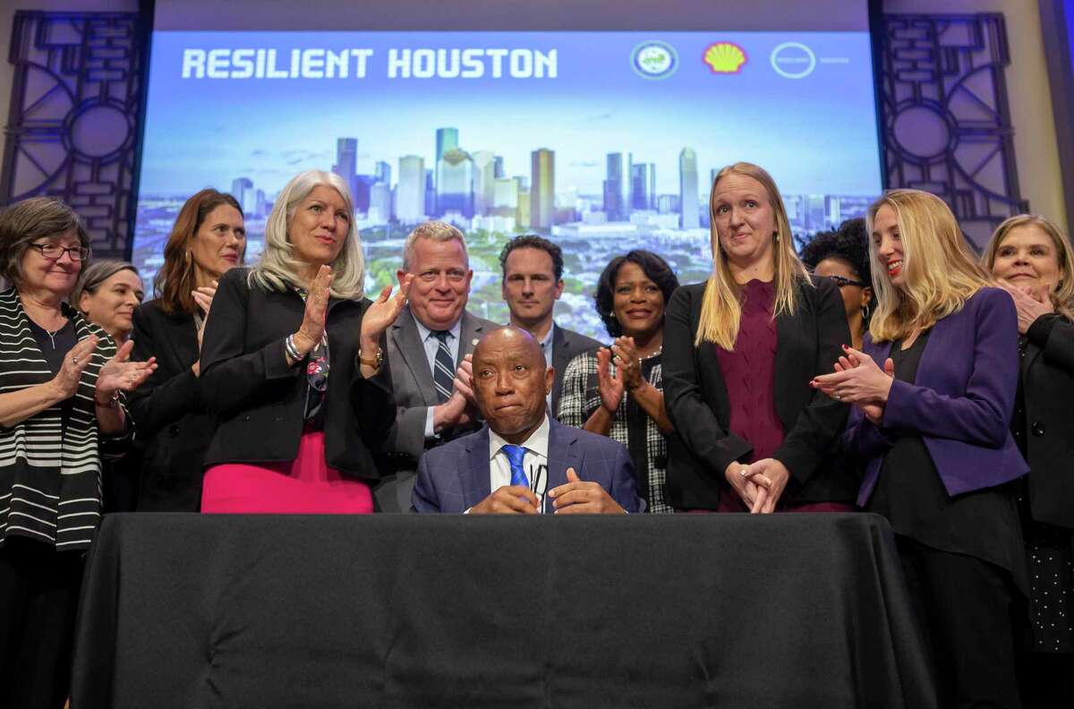 Mayor Sylvester Turner signs an executive order directing each city department to integrate the Resilient Houston plan into their planning operations Wednesday, Feb. 12, 2020, in the Legacy Room at Houston City Hall.