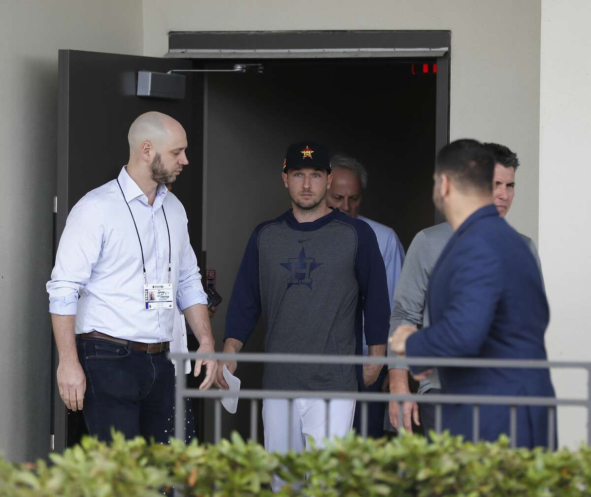 Astros sign stealing: Jose Altuve and Alex Bregman apologize at start of spring  training - ABC13 Houston