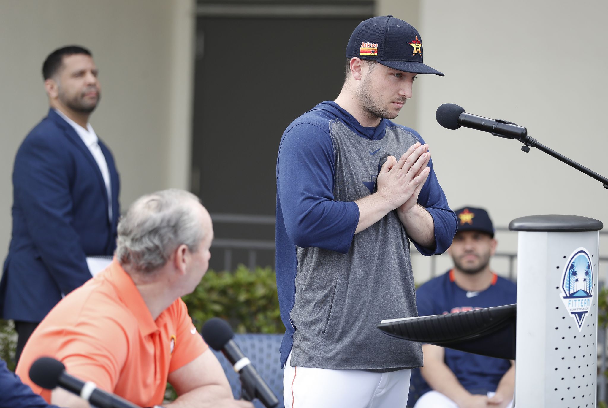 Astros stars issue public apology for cheating scandal