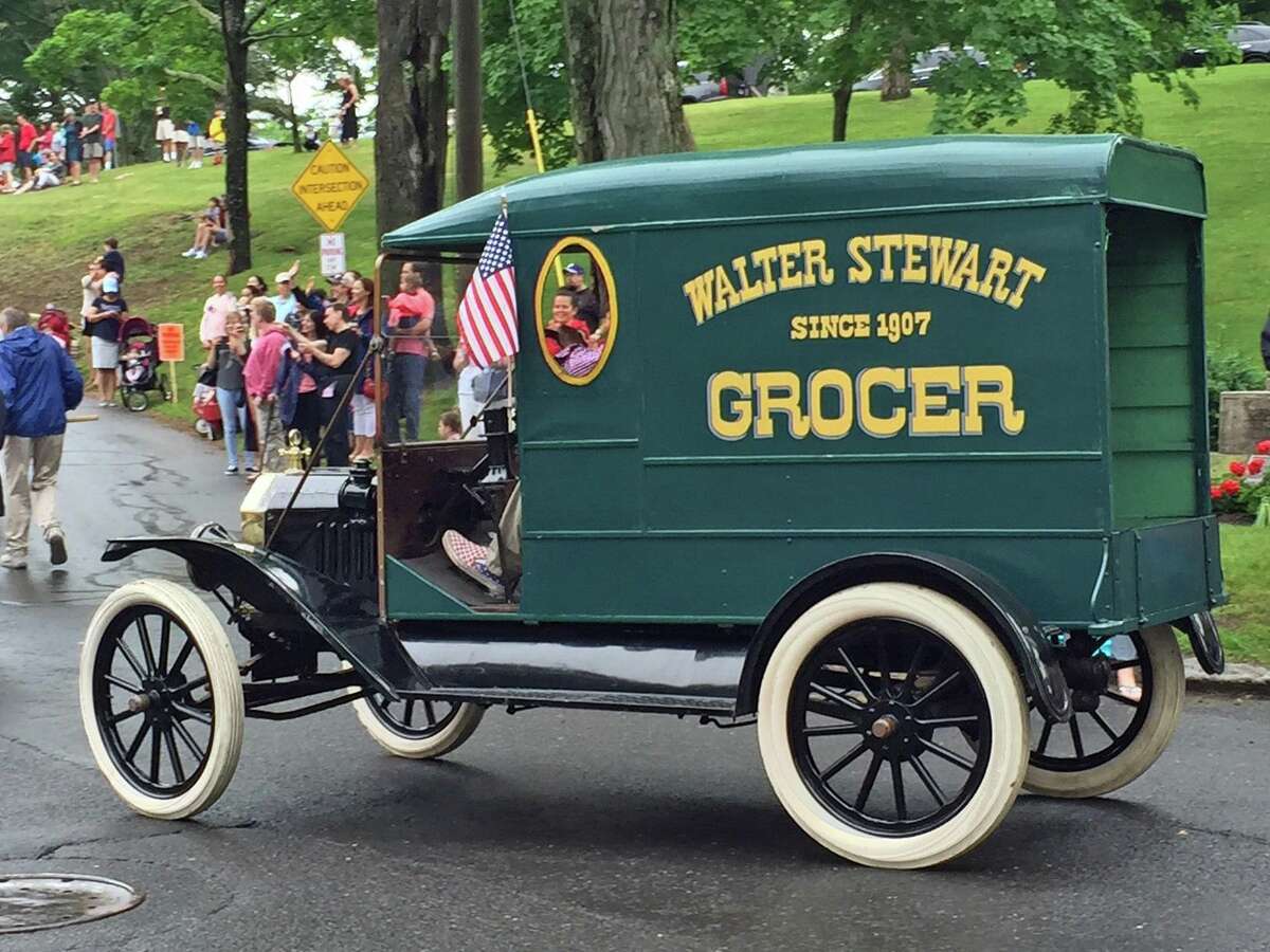 Roundup CT Grocery stores offering delivery and curbside pickup