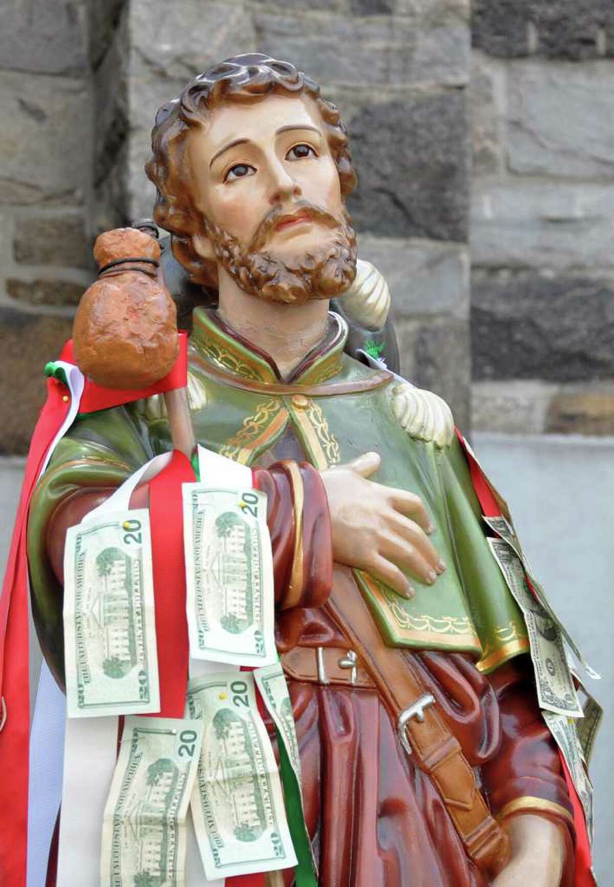 Festival ends with a traditional procession and an Italianlanguage mass