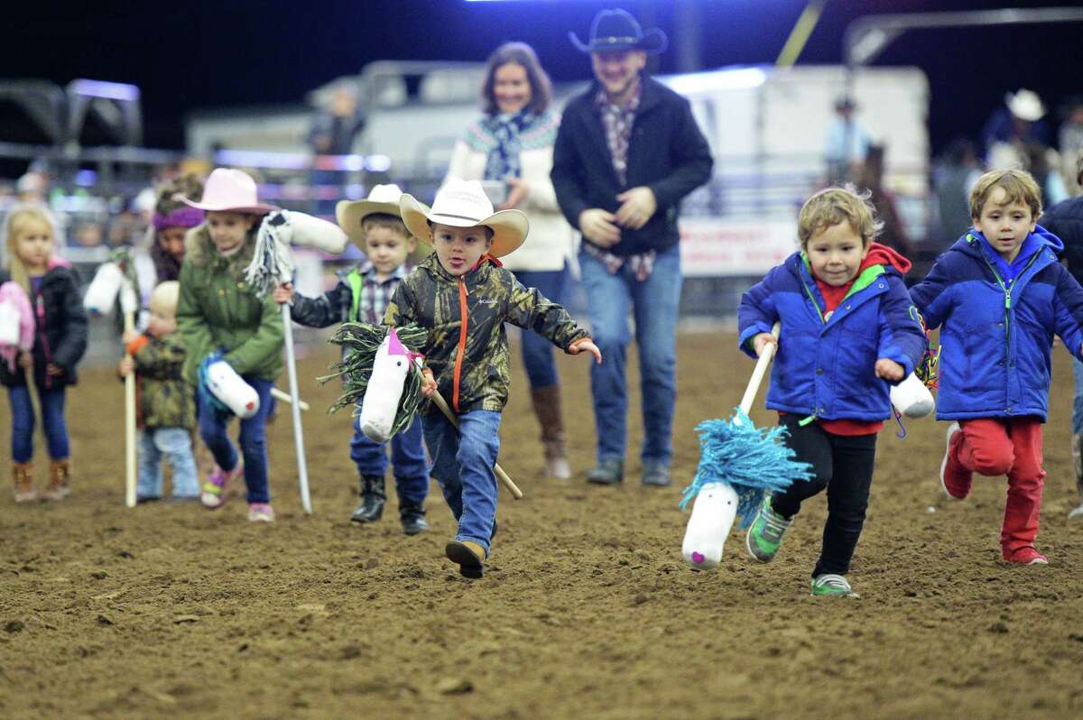 Athletes entertain crowd during Katy Rodeo