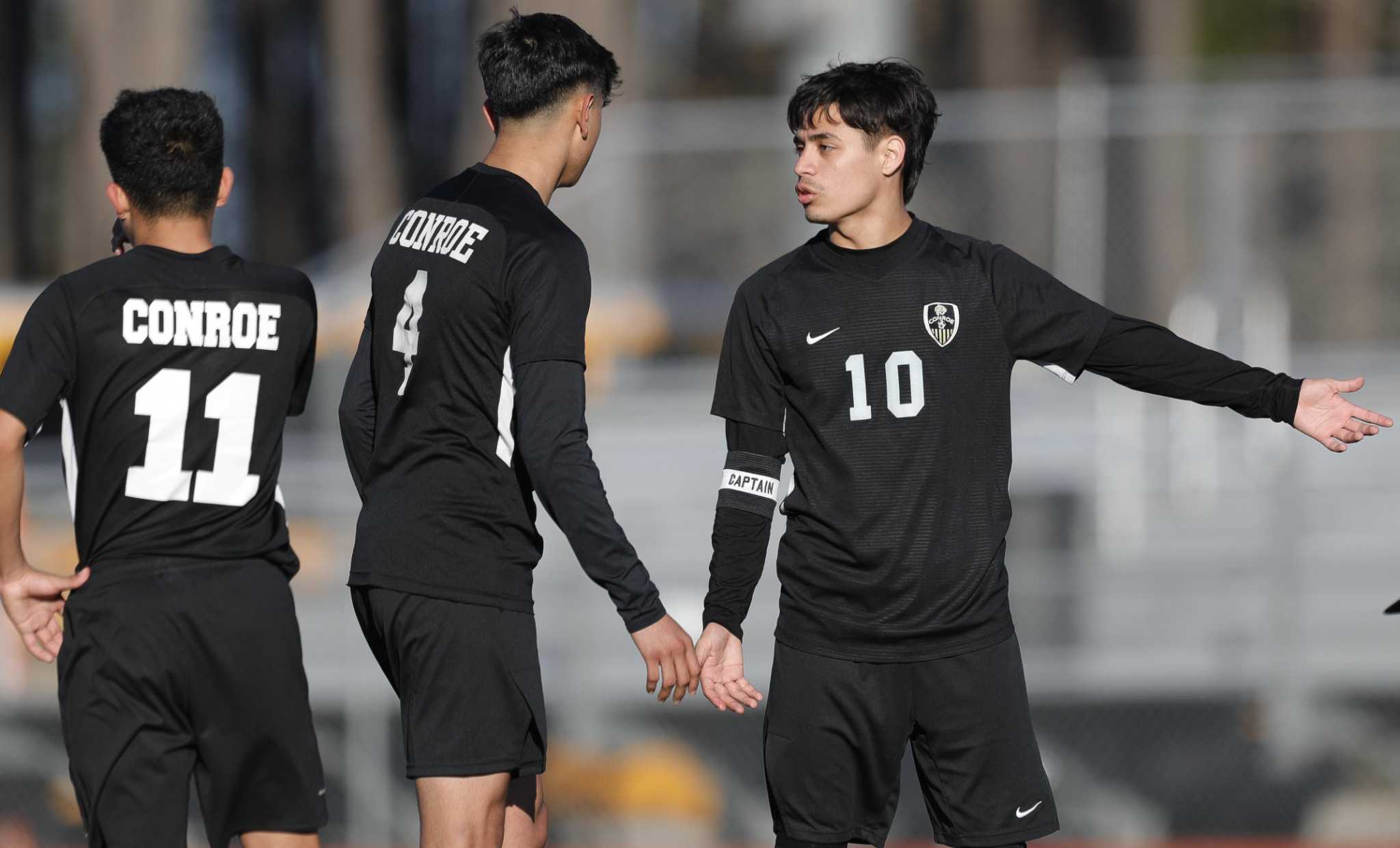 Hurricanes Defeat Wildcats 2-1 in District 4-6A boys Soccer District  Championship