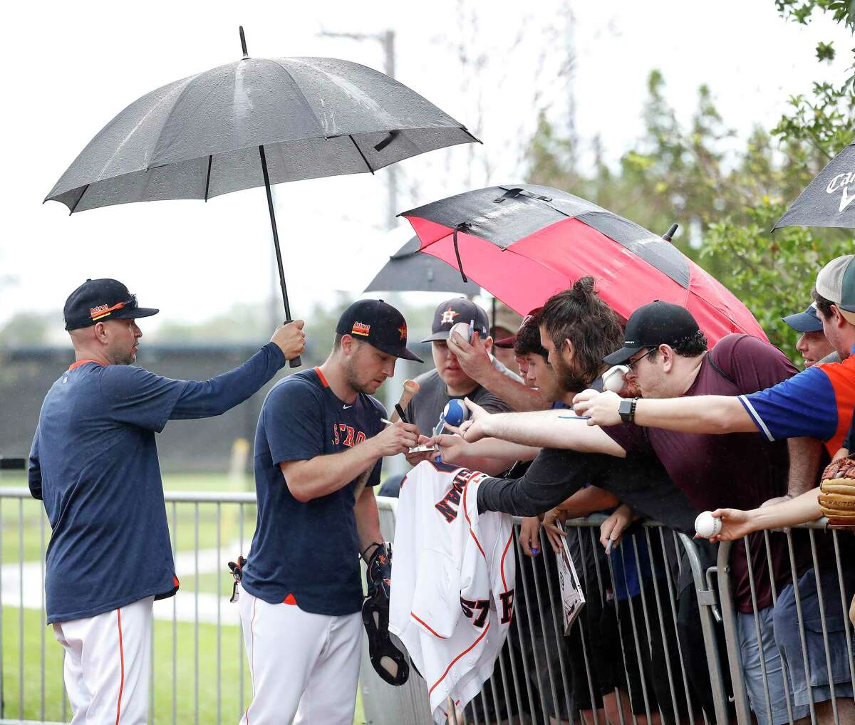 Houston'S Wild Night At The Ballpark: Correa, Bregman, And The Home Run That Caused A Frenzy! - 11gzufc