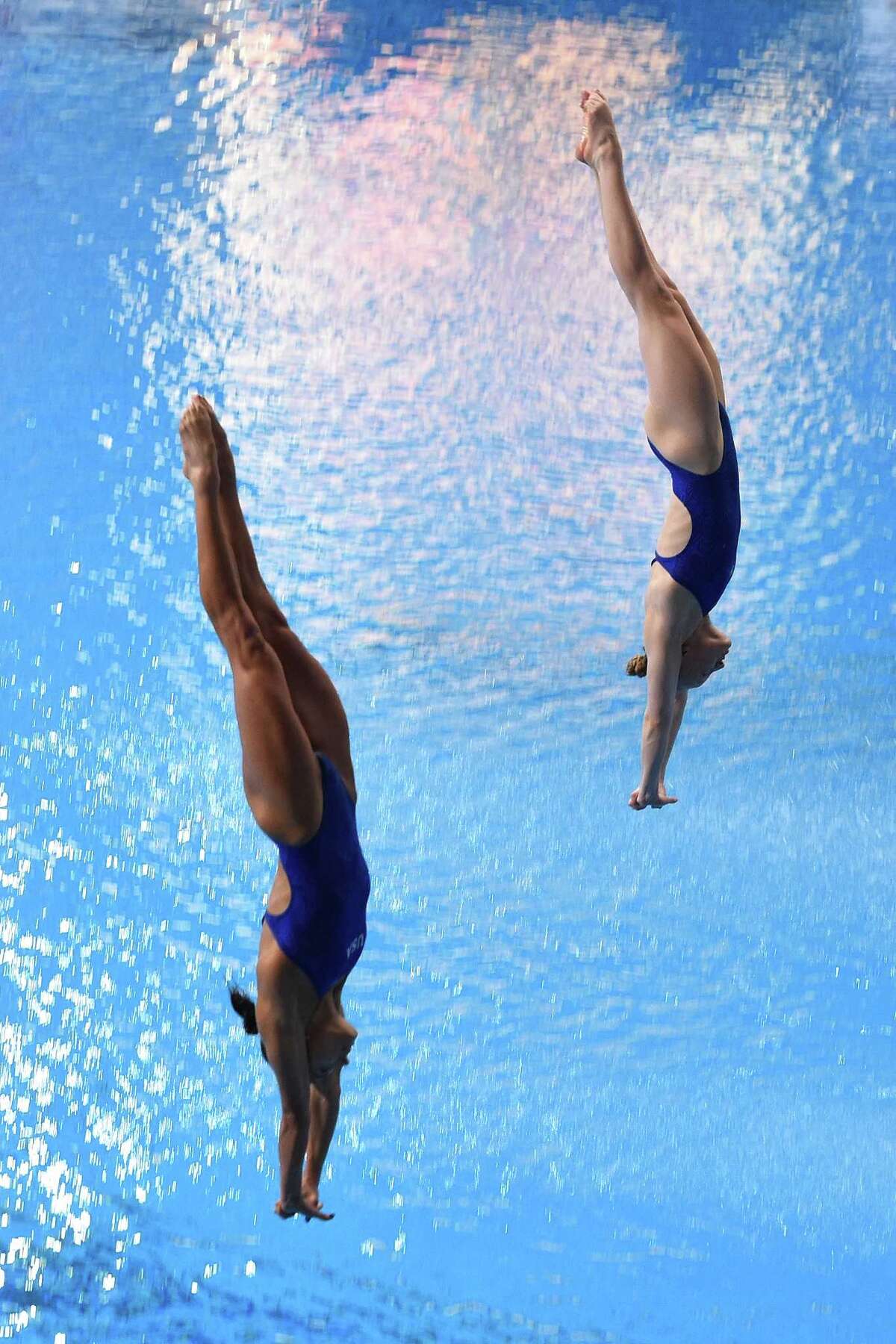 The Woodlands' Kassidy Cook, Sara Bacon win synchro gold at FINA dive meet
