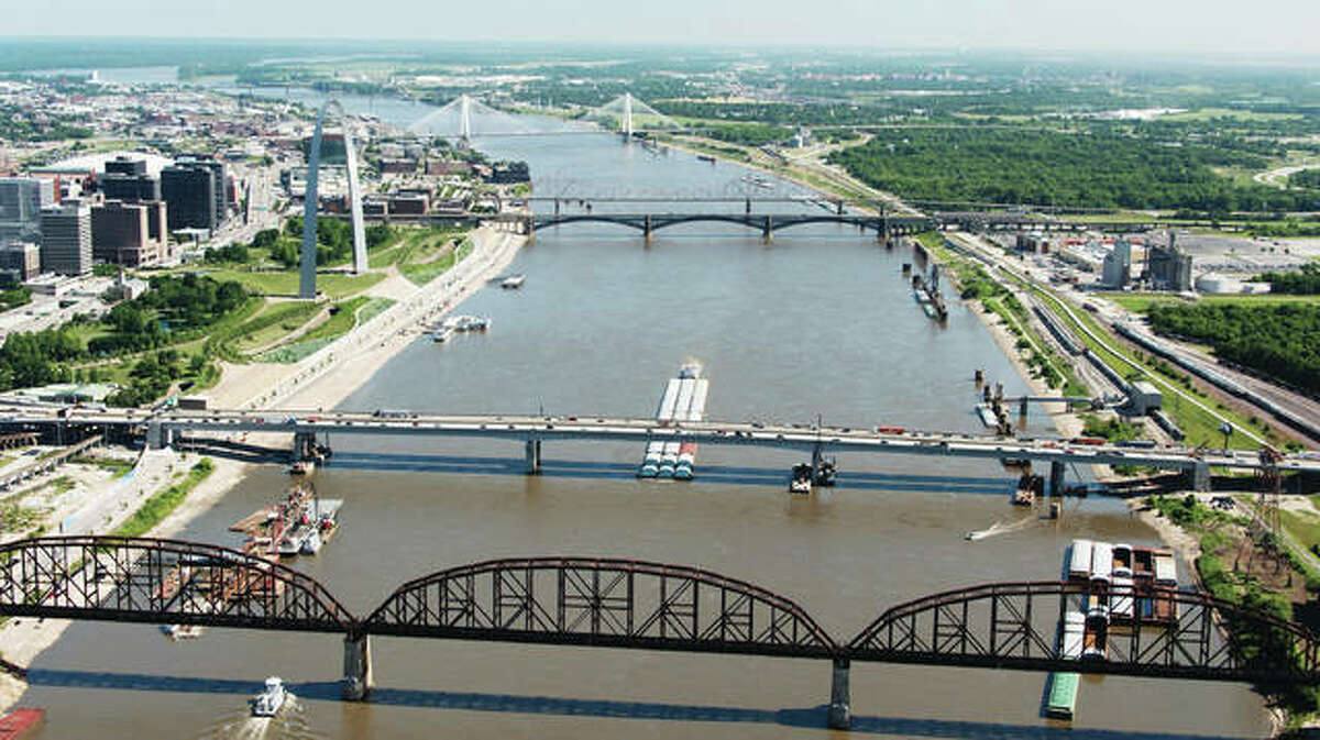 The latest data from the U.S. Army Corps of Engineers shows St. Louis regional ports moved from third to second busiest inland port for total tonnage in 2018. The port system handled 37.4 million tons of commodities, a 13.2 percent increase and just 1.1 million tons below the most active inland port, the Port of Cincinnati/Northern Kentucky.