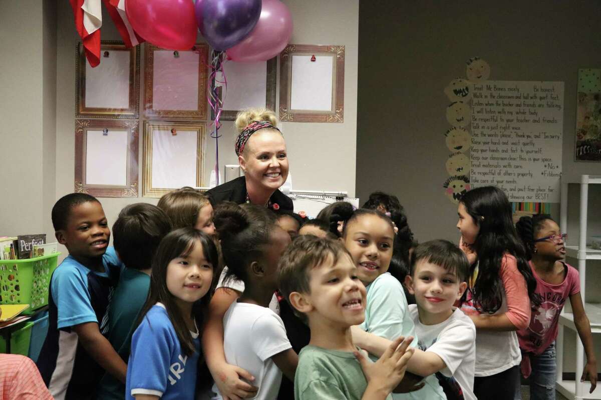 H-E-B Recognizes Mayde Creek Elementary Teacher