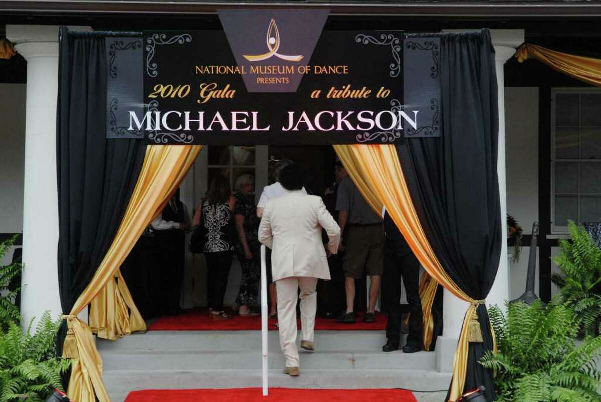 Guests arrive for the ceremony to induct Michael Jackson into the Mr. & Mrs. Cornelius Vanderbilt Hall of Fame at the National Museum of Dance in Saratoga Springs on Sunday, Aug. 15, 2010. (Paul Buckowski / Times Union)